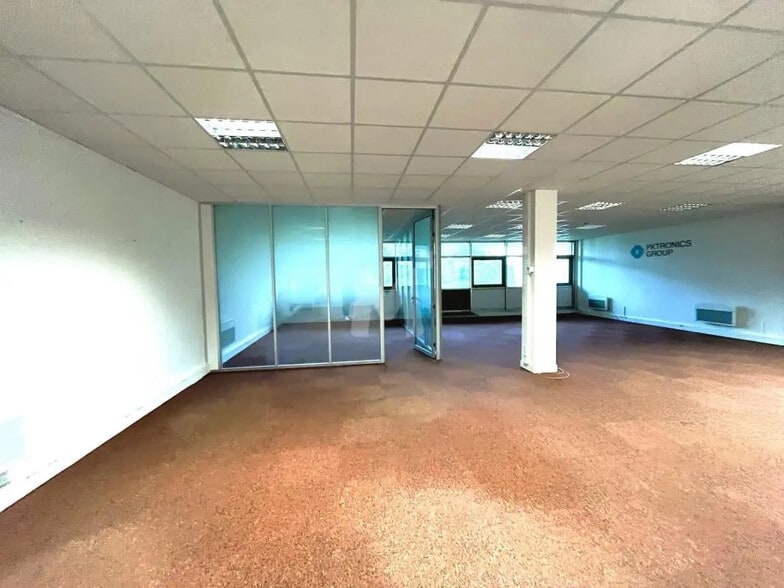 Bureau dans Lisses à louer - Photo intérieure – Image 3 sur 12