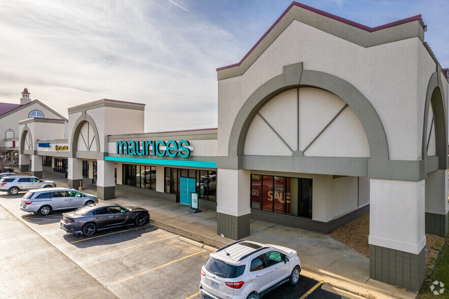 800 E Aldrich Rd, Bolivar, MO à louer - Photo de l’immeuble – Image 2 sur 20