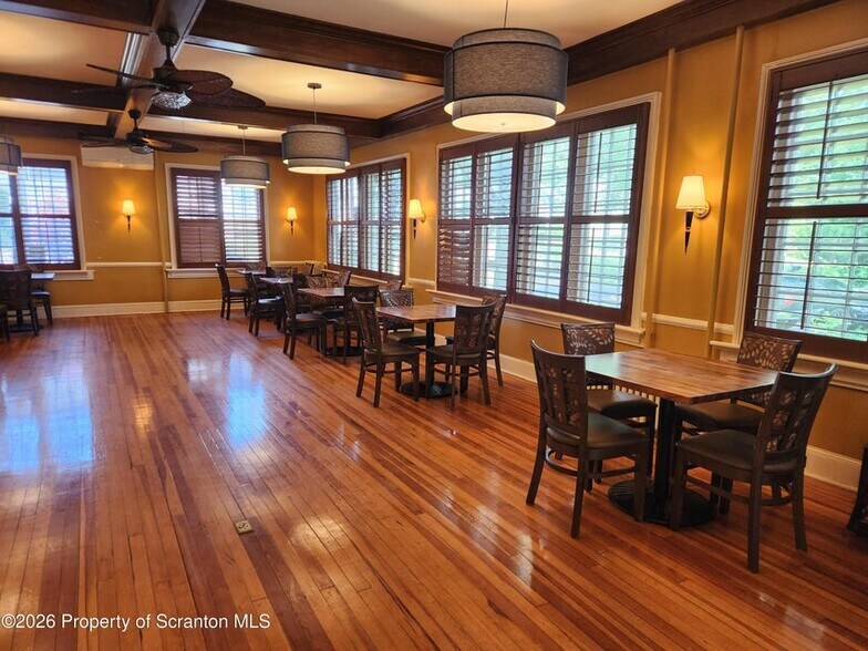 200 Memorial Drive, Elmhurst Township, PA à vendre - Photo de l’immeuble – Image 2 sur 29