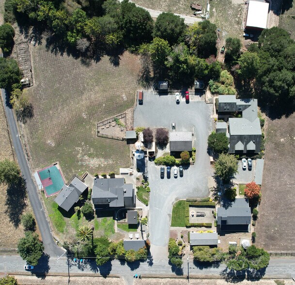 365 Kuck Ln, Petaluma, CA à vendre - Photo de l’immeuble – Image 2 sur 29