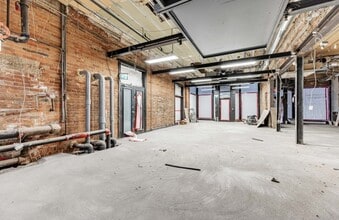 601-613 Yonge St, Toronto, ON à louer Photo intérieure– Image 2 sur 5