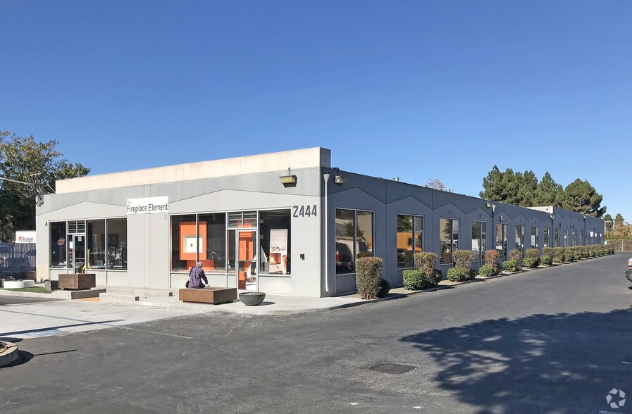 2444 Old Middlefield Way, Mountain View, CA à louer - Photo principale – Image 1 sur 3