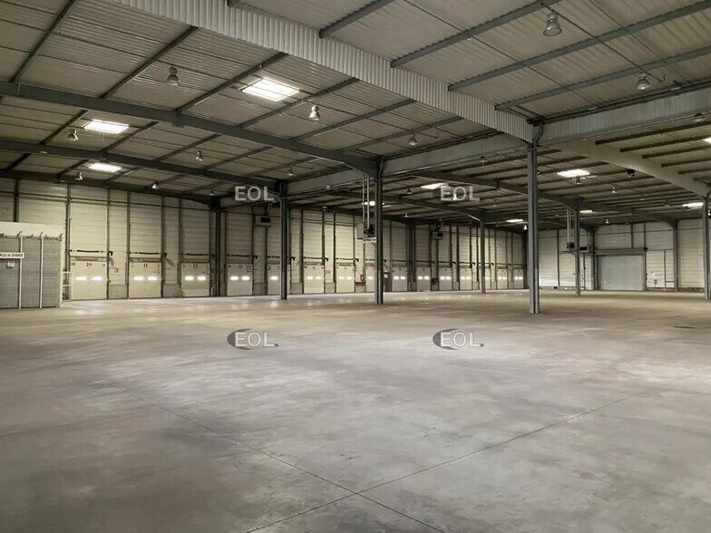 Industriel/Logistique dans Bressolles à louer - Photo de l’immeuble – Image 2 sur 7