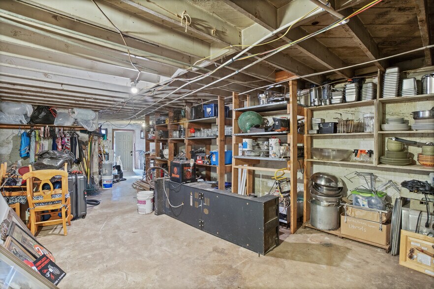 21375 Main St, Lakehead, CA à vendre - Photo intérieure – Image 3 sur 50