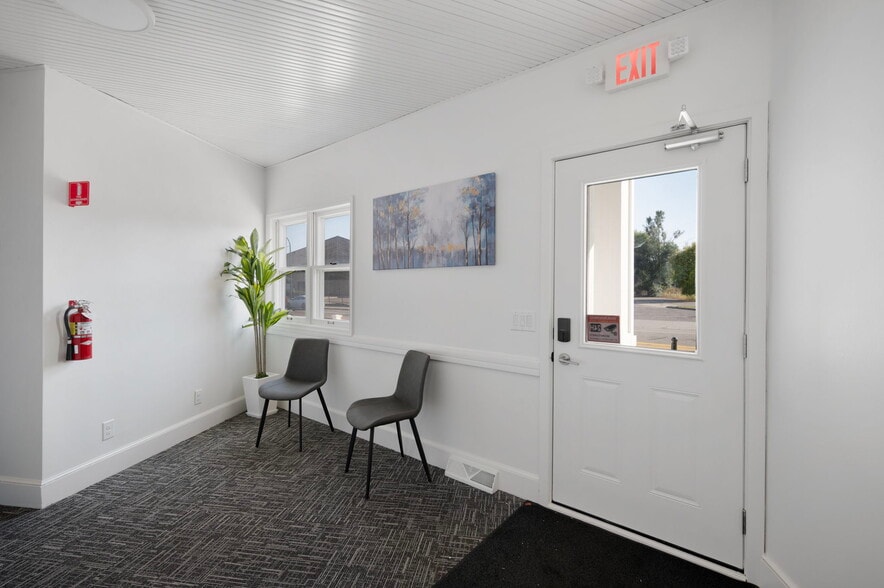 4740 N 42nd Ave, Golden Valley, MN à louer - Photo de l’immeuble – Image 2 sur 38