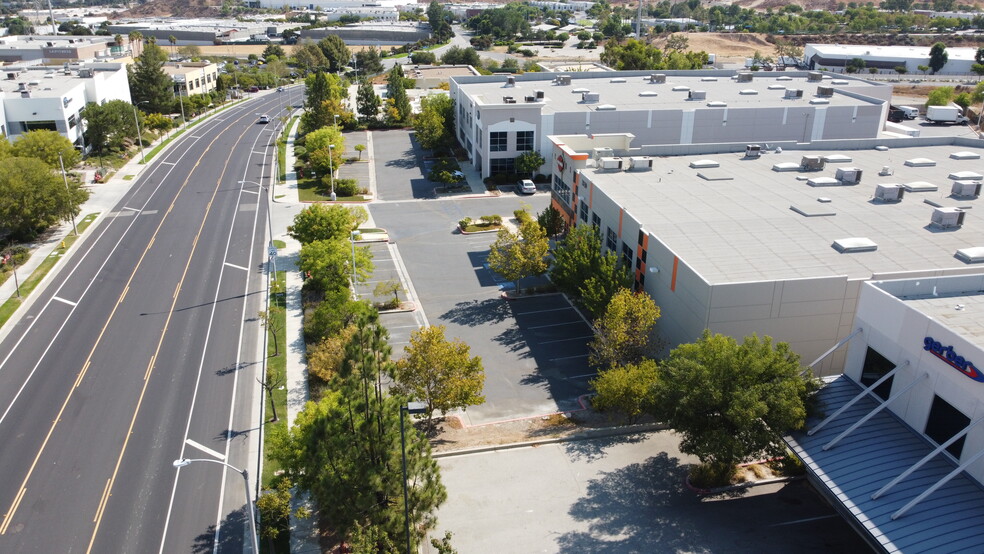 21130 Centre Pointe Pky, Santa Clarita, CA à louer - Photo de l’immeuble – Image 3 sur 25