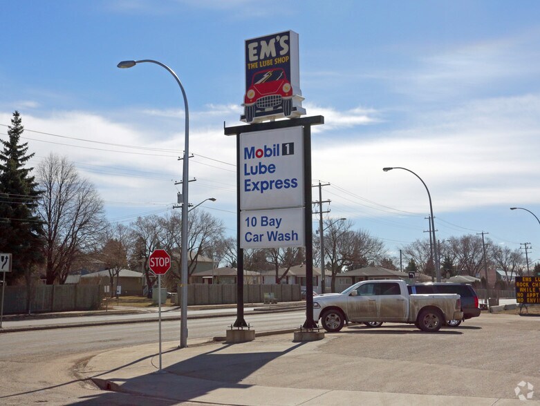 9909 69th Ave NW, Edmonton, AB à vendre - Photo de l’immeuble – Image 2 sur 3