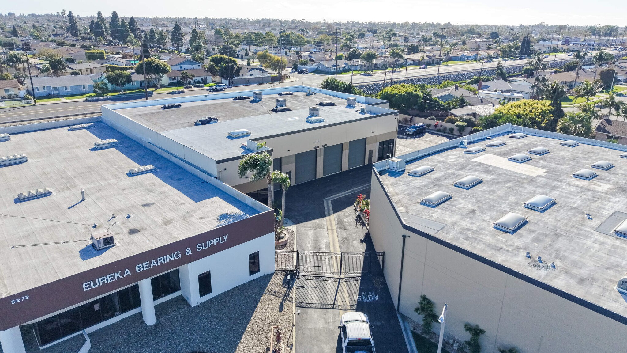 5266-5268 System Dr, Huntington Beach, CA à vendre Photo principale– Image 1 sur 4