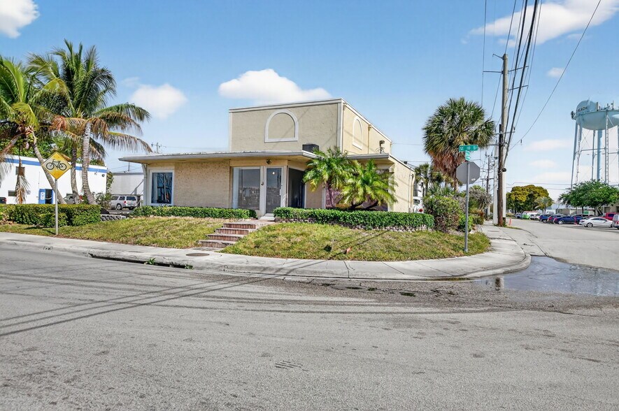 13 SW 10th St, Deerfield Beach, FL à louer - Photo de l’immeuble – Image 1 sur 39