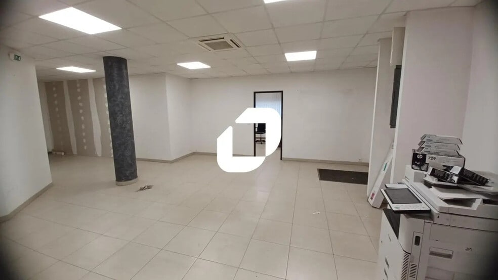 Bureau dans Gretz-Armainvilliers à louer - Photo intérieure – Image 2 sur 7