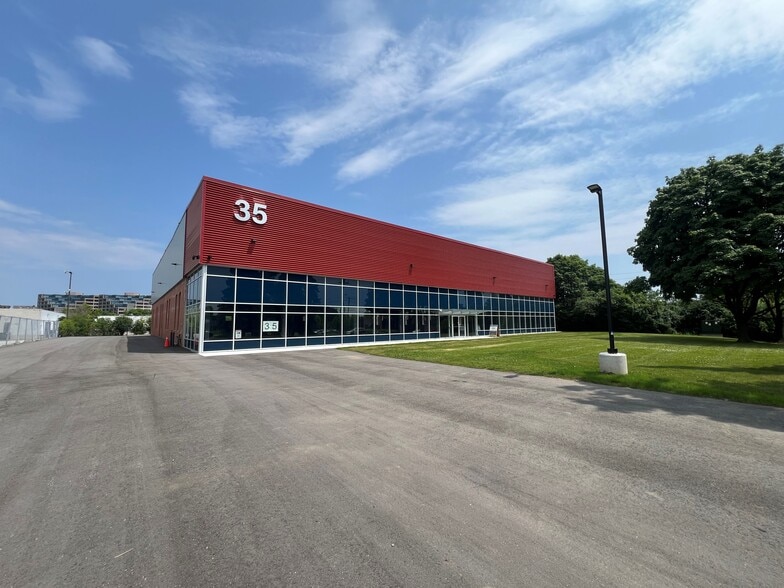 35-37 Prince Andrew Pl, Toronto, ON à louer - Photo de l’immeuble – Image 1 sur 22