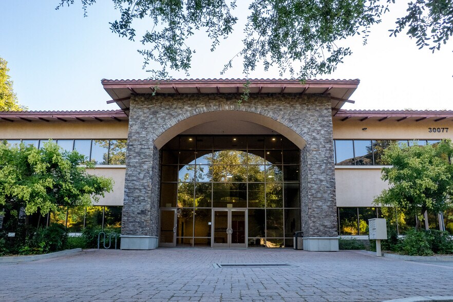 30077 Agoura Ct, Agoura Hills, CA à louer - Photo de l’immeuble – Image 1 sur 13