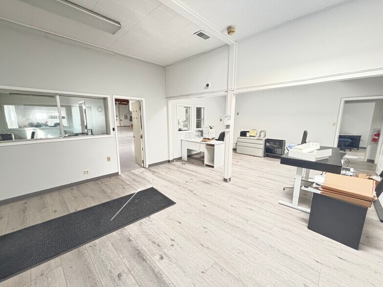 1606-1610 Rollins Rd, Burlingame, CA à louer - Photo de l’immeuble – Image 3 sur 7