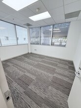 4406 W Linebaugh Ave, Tampa, FL à louer Photo intérieure– Image 2 sur 5