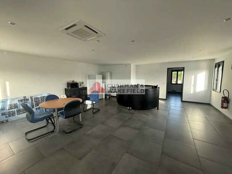 Local d’activités dans Nîmes à louer - Photo intérieure – Image 3 sur 3