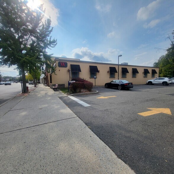 39 Highwood Ave, Tenafly, NJ à vendre - Photo de l’immeuble – Image 3 sur 21