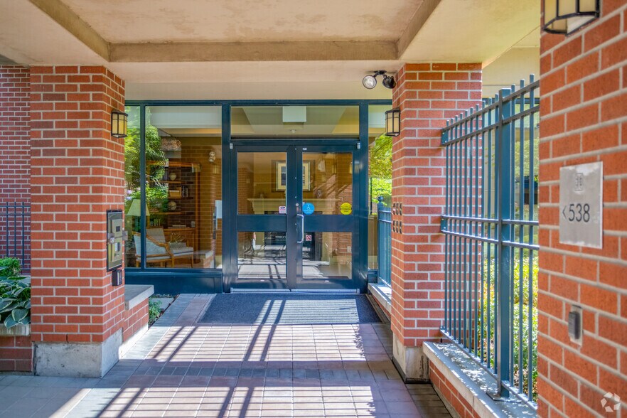 538 W 45th Ave, Vancouver, BC à louer - Photo de l’immeuble – Image 3 sur 11