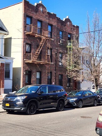 Plus de détails pour 3946 65th St, Woodside, NY - Logement à vendre