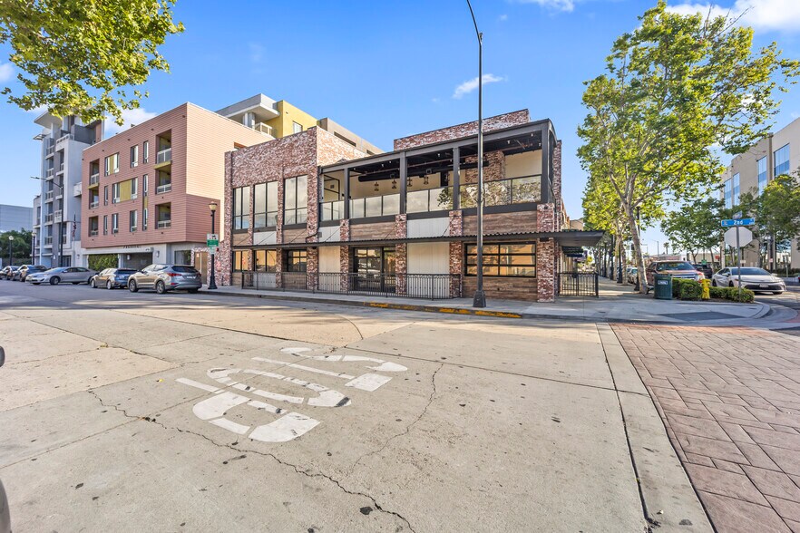 11100 Downey Ave, Downey, CA à vendre - Photo de l’immeuble – Image 2 sur 35