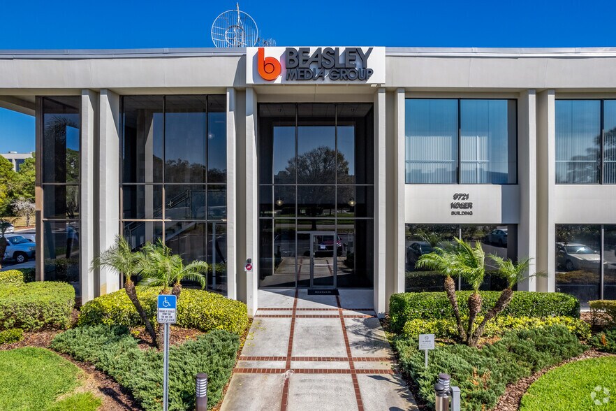 9721 Executive Center Dr N, Saint Petersburg, FL à louer - Photo de l’immeuble – Image 3 sur 7