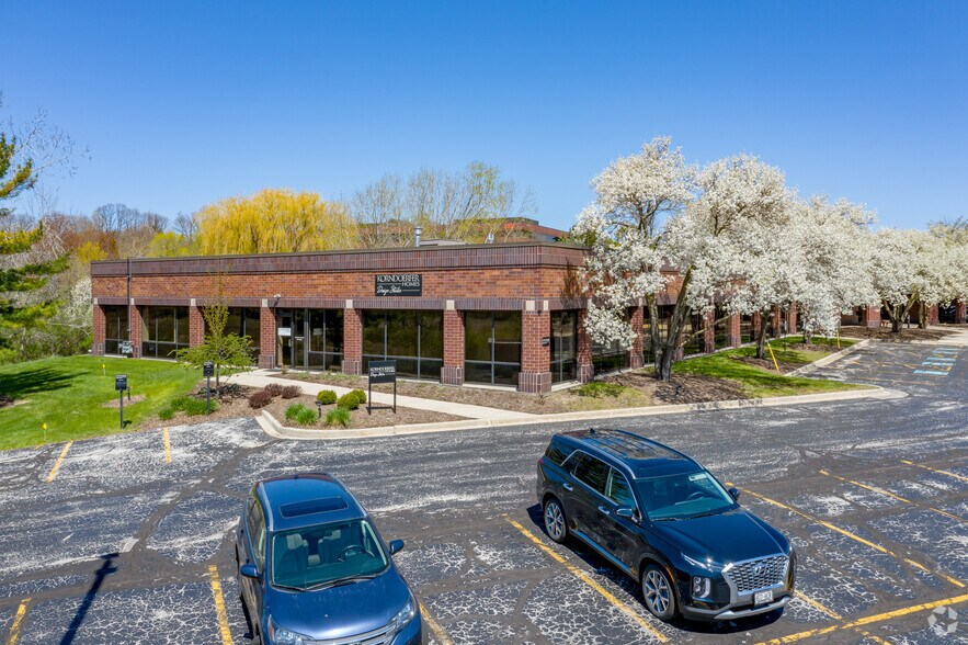 175 N Corporate Dr, Brookfield, WI à louer - Photo de l’immeuble – Image 2 sur 3