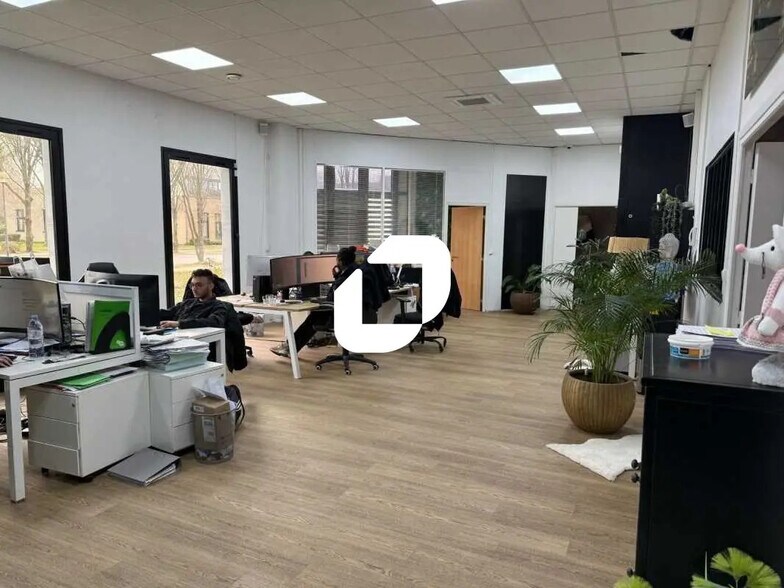Bureau dans Gennevilliers à louer - Photo de l’immeuble – Image 2 sur 23