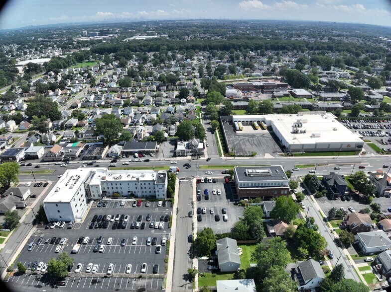 Elmwood Park, NJ portefeuille de 3 biens à vendre sur LoopNet.fr – Image 2 sur 22