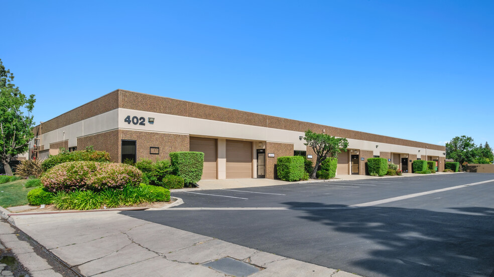 402 W Bedford Ave, Fresno, CA à louer - Photo de l’immeuble – Image 3 sur 6