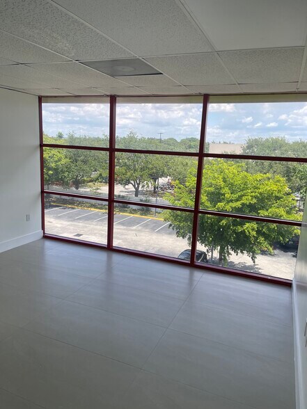 1799 W Oakland Park Blvd, Oakland Park, FL à louer - Photo de l’immeuble – Image 3 sur 10