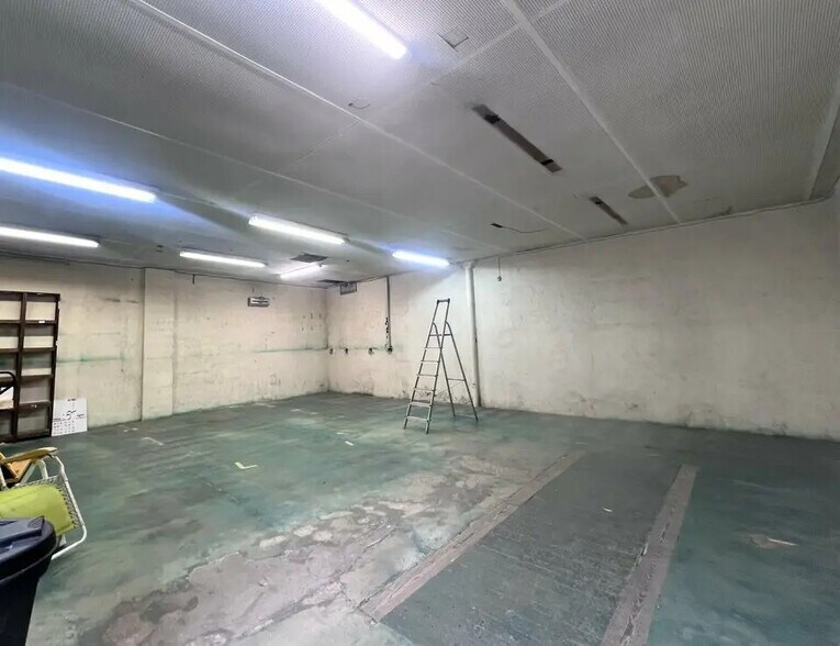 Industriel/Logistique dans Nice à vendre - Photo de l’immeuble – Image 2 sur 4