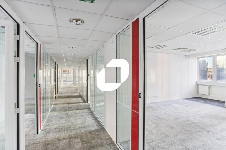Local d’activités dans Fontenay-sous-Bois à louer - Photo de l’immeuble – Image 3 sur 12