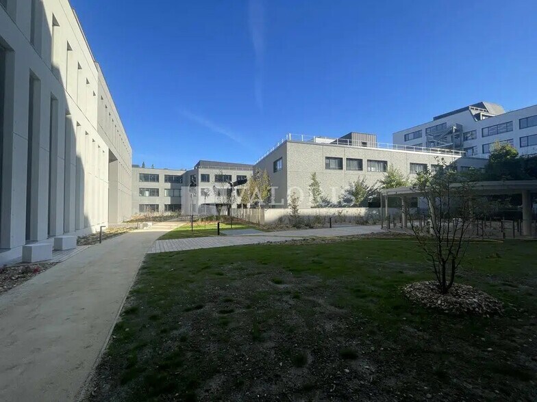 Bureau dans Villeurbanne à louer - Photo de l’immeuble – Image 3 sur 21