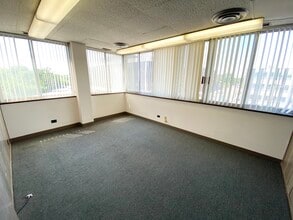 5901 N Cicero Ave, Chicago, IL à louer Photo intérieure– Image 2 sur 3