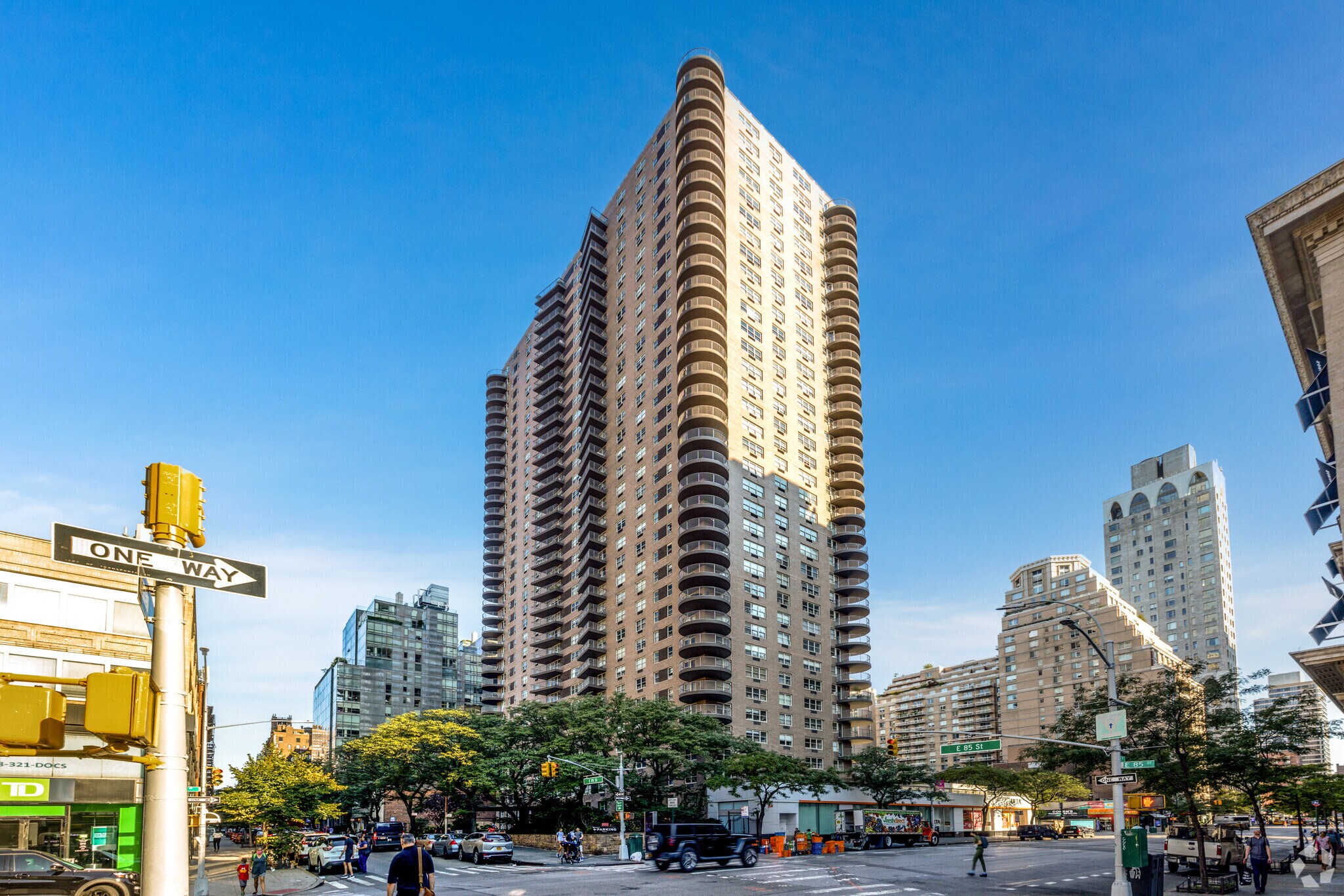 185 E 85th St, New York, NY à louer Photo principale– Image 1 sur 8