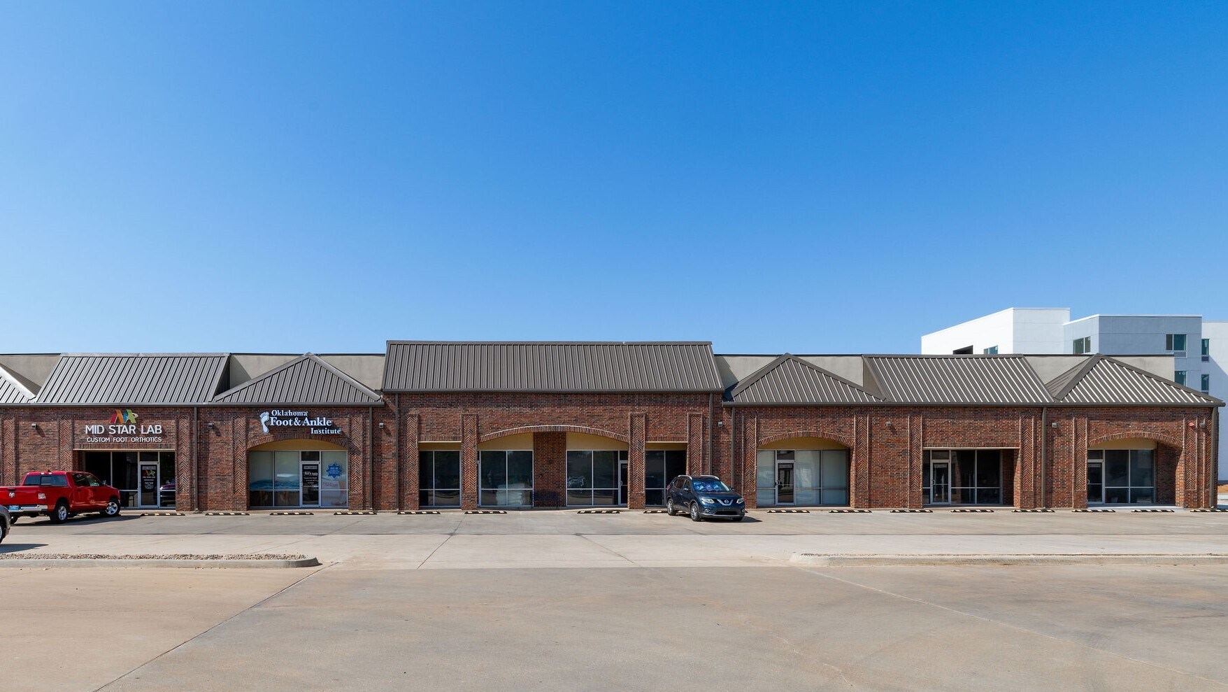 5460 Main St, Del City, OK à louer Photo principale– Image 1 sur 24
