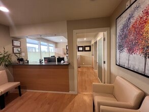 10311 S De Anza Blvd, Cupertino, CA à louer Photo intérieure– Image 2 sur 5