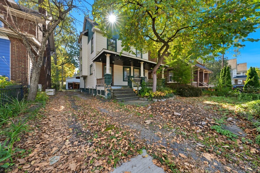 12406 Larchmere Blvd, Cleveland, OH à vendre - Photo de l’immeuble – Image 2 sur 48