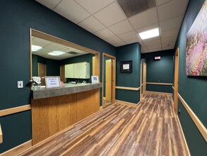 3715-3733 N Business Dr, Fayetteville, AR à louer Photo intérieure– Image 2 sur 9
