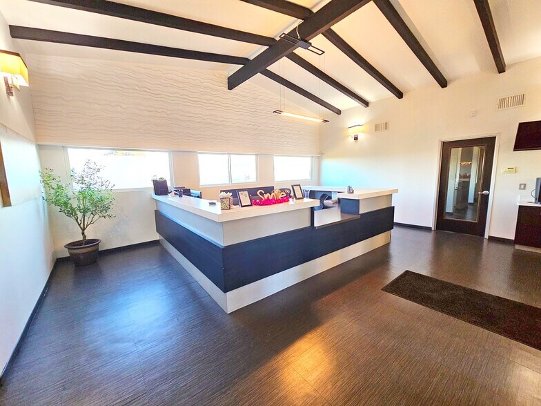 30 W El Rose Dr, Petaluma, CA à vendre - Photo de l’immeuble – Image 3 sur 17