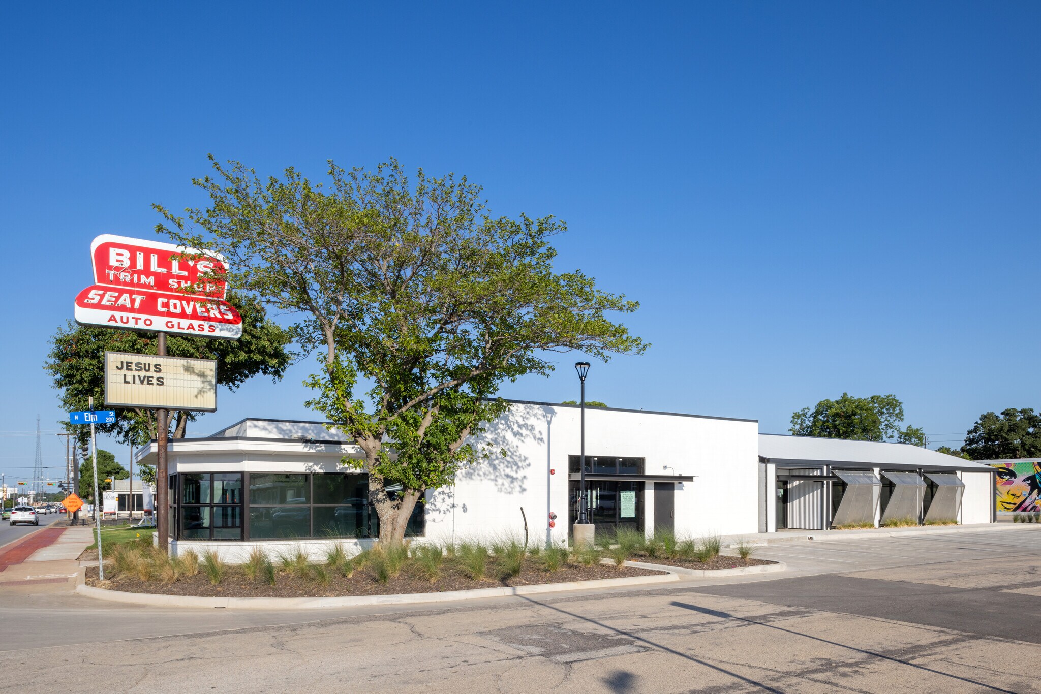 211 N Elm St, Arlington, TX à louer Photo principale– Image 1 sur 7