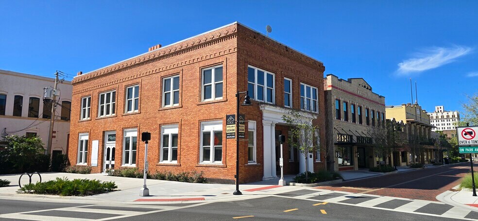 250 E Park Ave, Lake Wales, FL à louer - Photo de l’immeuble – Image 1 sur 18