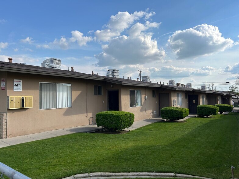 1911 Flower St, Bakersfield, CA à vendre - Photo de l’immeuble – Image 2 sur 6