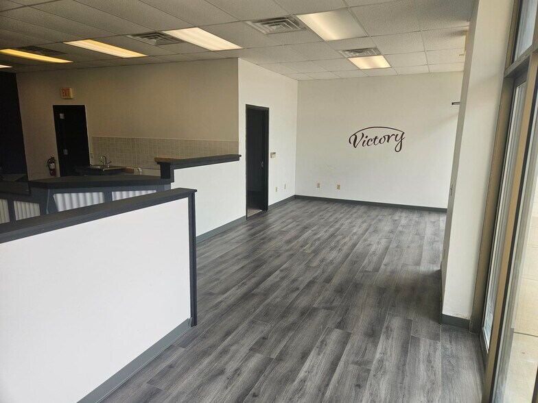 120-180 S Western Ave, Juneau, WI à louer - Photo de l’immeuble – Image 2 sur 8