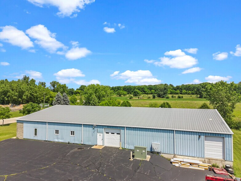 1227 Universal Blvd, Whitewater, WI à vendre - Photo de l’immeuble – Image 2 sur 7