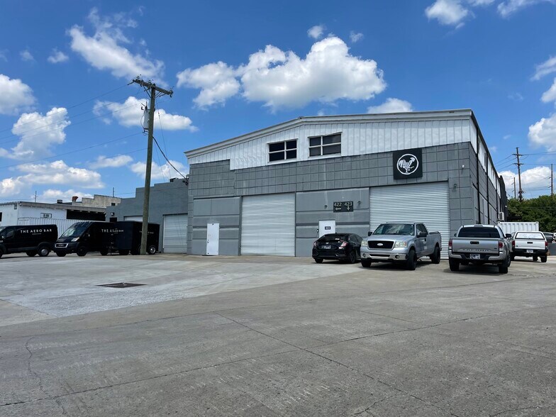 1015 W Kirkland Ave, Nashville, TN à louer - Photo de l’immeuble – Image 1 sur 5