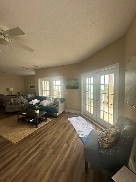 142 11th Ave N, Jacksonville Beach, FL à vendre - Photo de l’immeuble – Image 2 sur 5