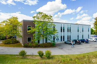 62 Steacie Dr, Ottawa, ON à louer Photo de l’immeuble– Image 2 sur 25
