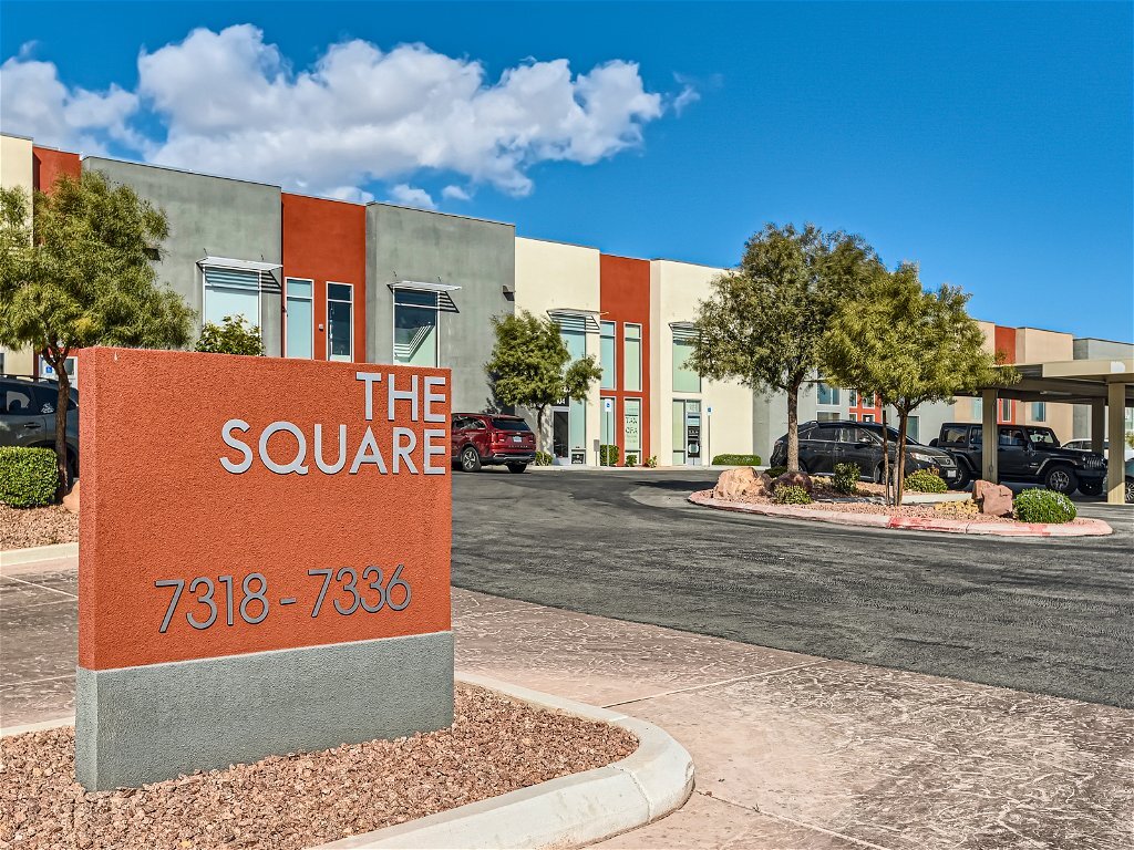 7336 W Post Rd, Las Vegas, NV à louer Photo de l’immeuble– Image 1 sur 12