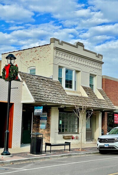 124 N Main St, Wheaton, IL à louer - Photo de l’immeuble – Image 2 sur 7