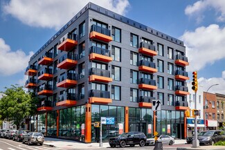 Plus de détails pour 10107 Northern Blvd, Corona, NY - Local commercial à louer
